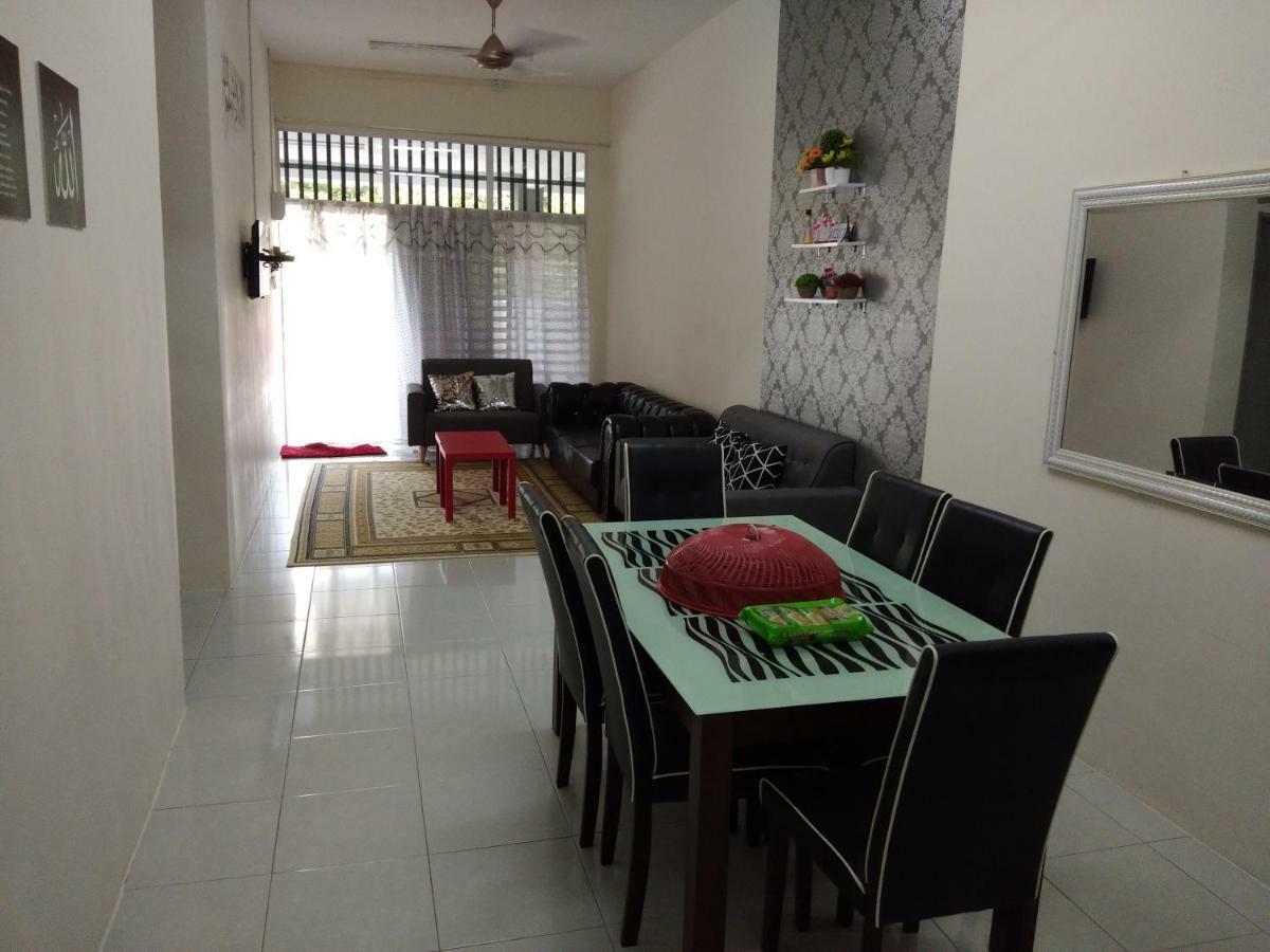 Zah'Ra Homestay Kuala Lipis Extérieur photo